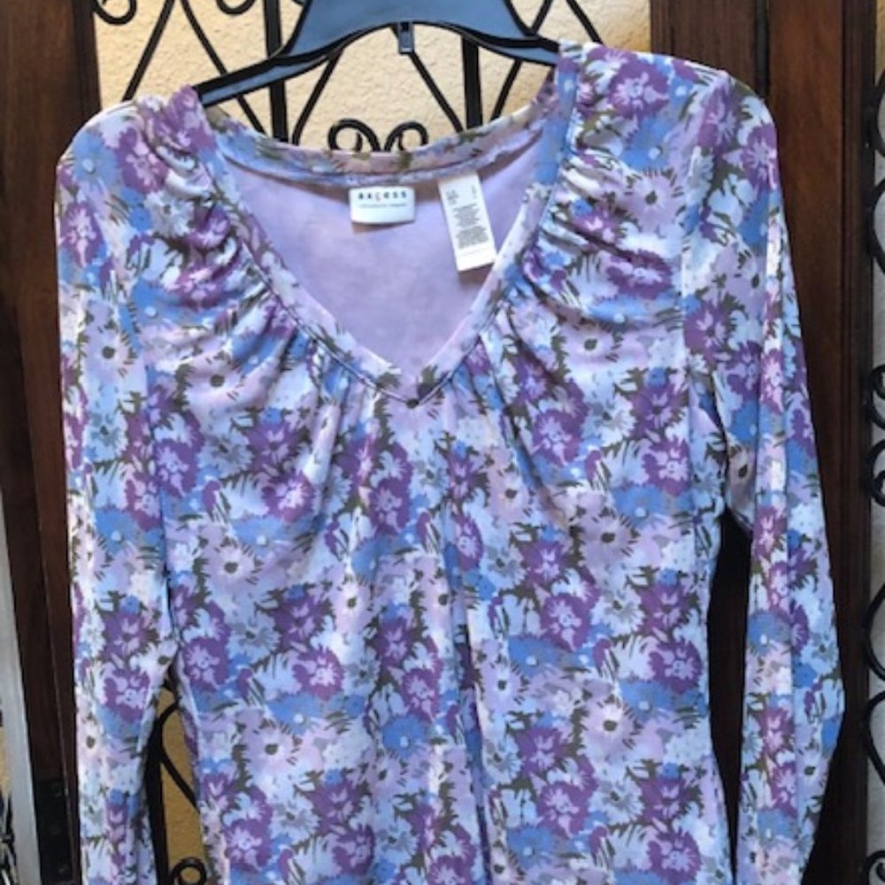 Purple/Violet/Blue Print Sheer V-Neck Top with Lining Size Large